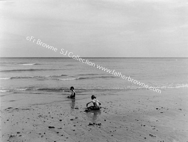 LITTLE GIRLS SWIMMING